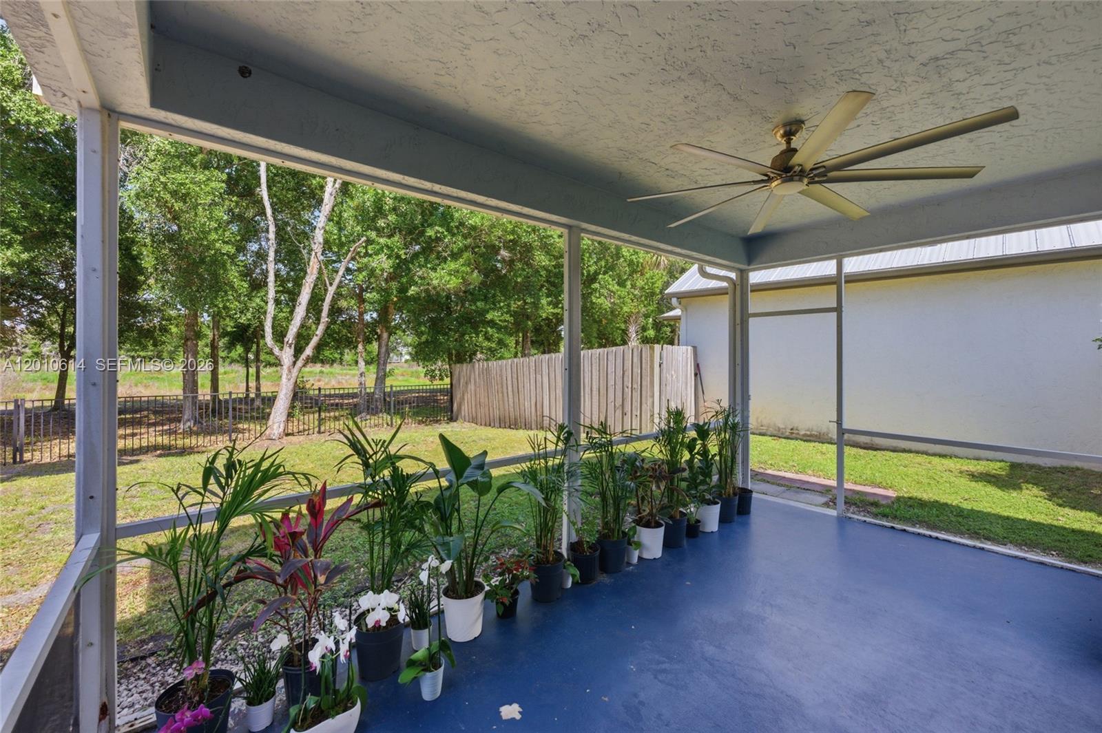 PALM POINTE - Residential