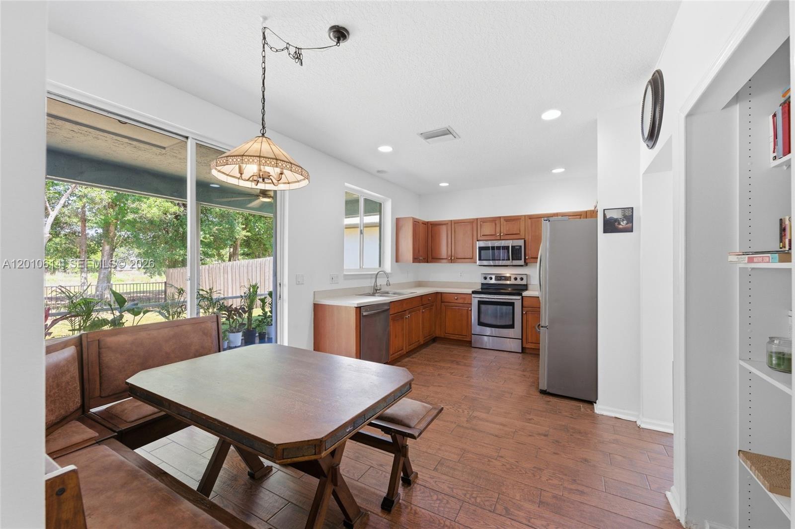 PALM POINTE - Residential