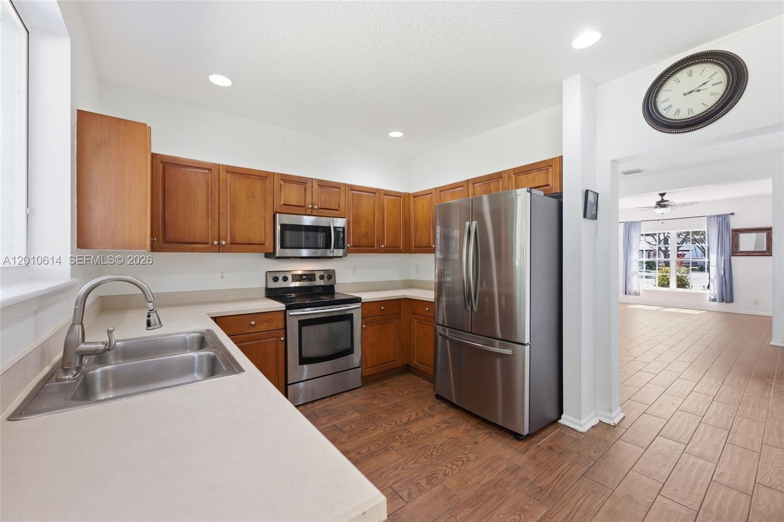PALM POINTE - Residential