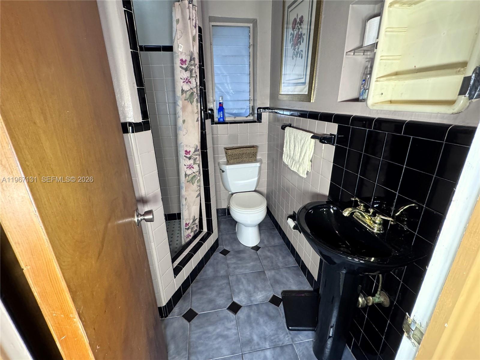 HOLLYWOOD CENTER AMEN PLA - Residential Income