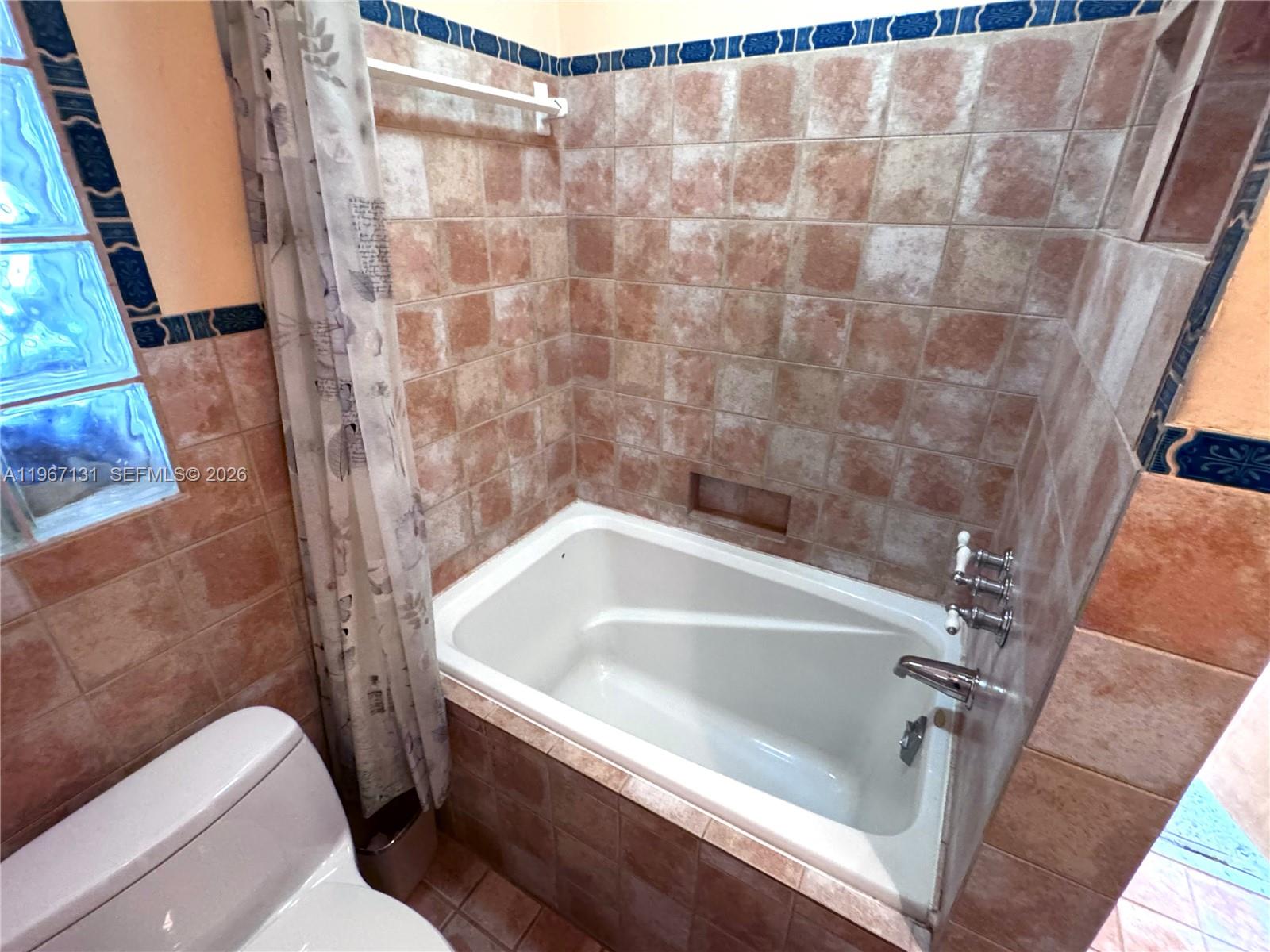 HOLLYWOOD CENTER AMEN PLA - Residential Income