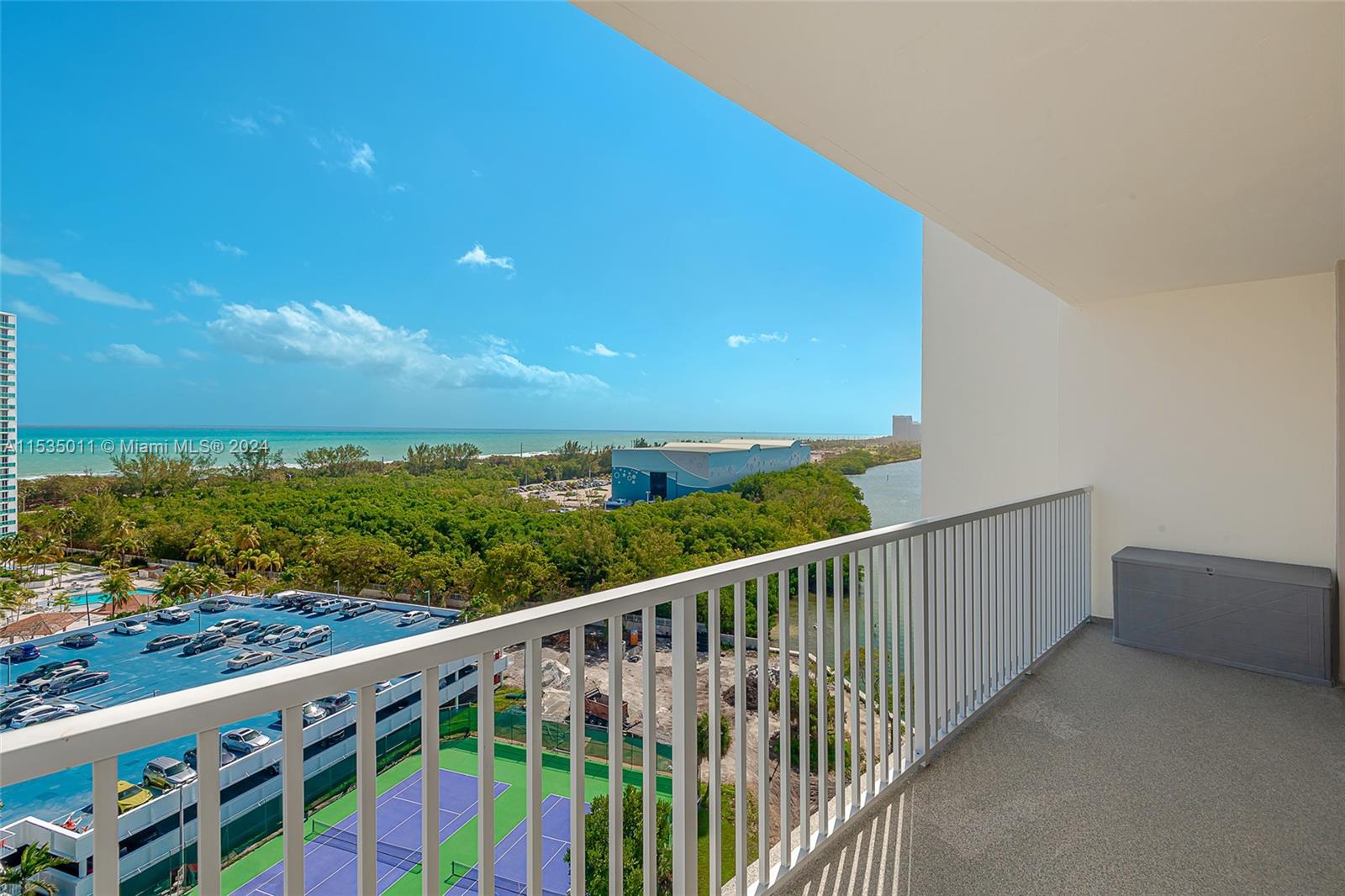 300 Bayview Dr 1215