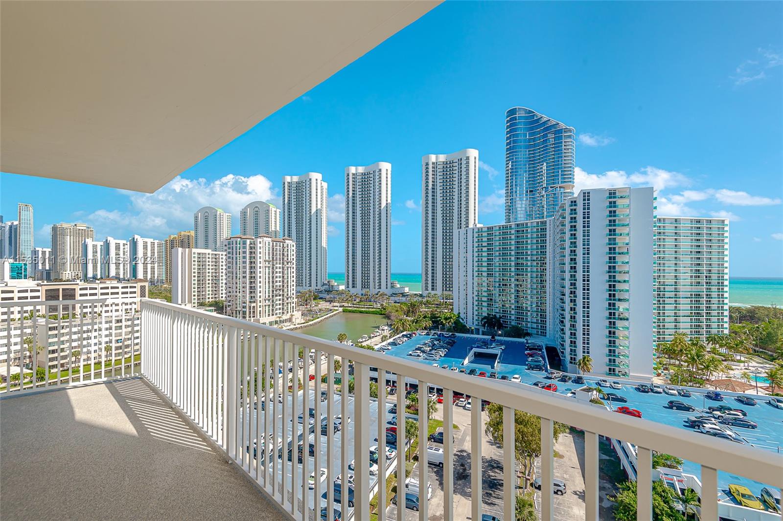 300 Bayview Dr 1215