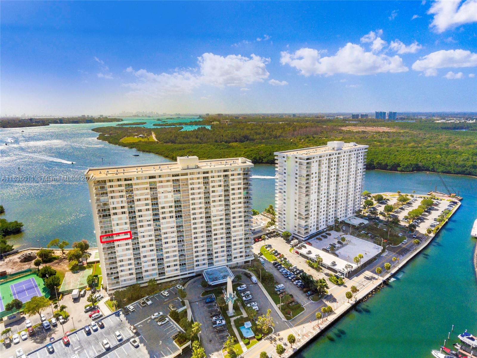 300 Bayview Dr 1215