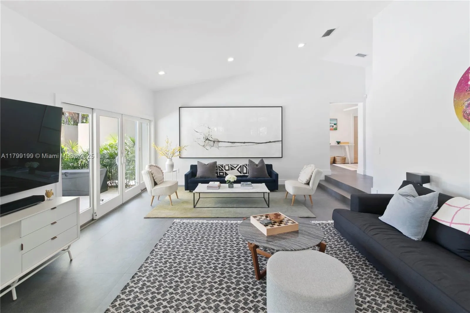 Palmetto Bay, Florida 33158, United States, 5 Bedrooms Bedrooms, ,3 BathroomsBathrooms,Residential,Pending,125744