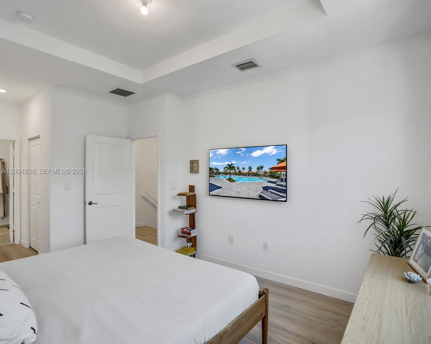 PINE ISLE - Residential