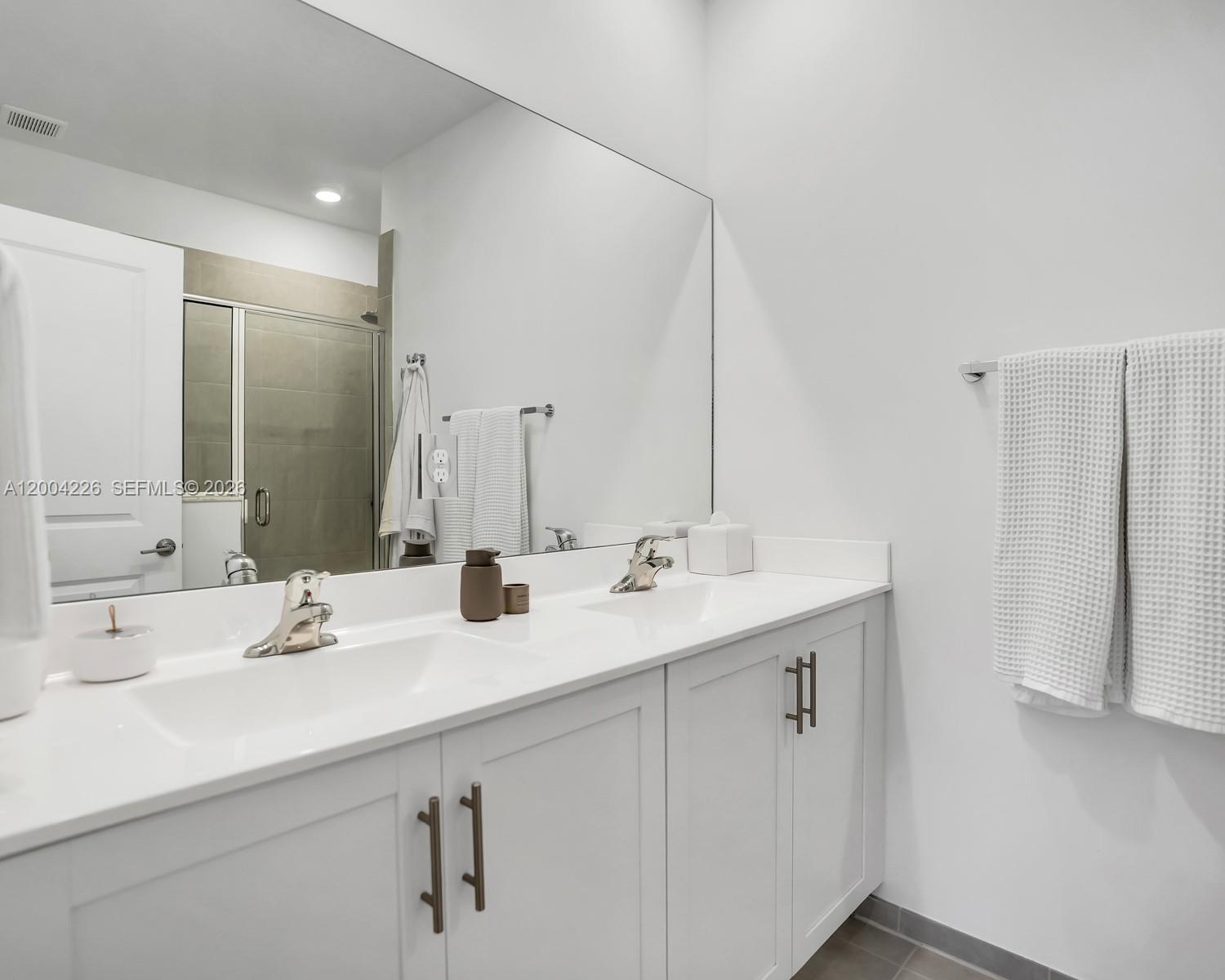 PINE ISLE - Residential