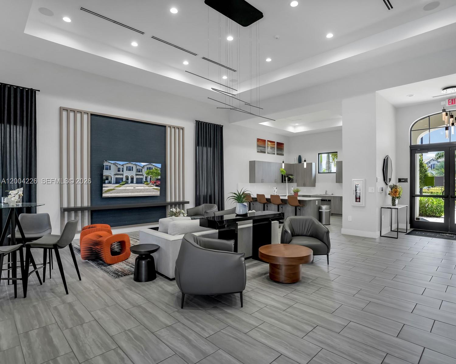 PINE ISLE - Residential