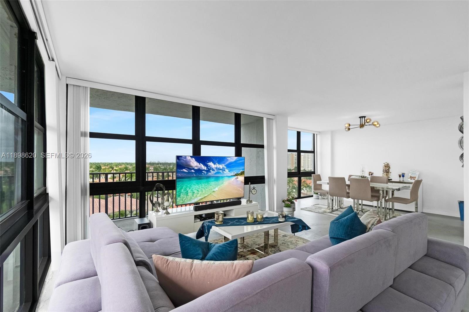 1000 Parkview Dr 809