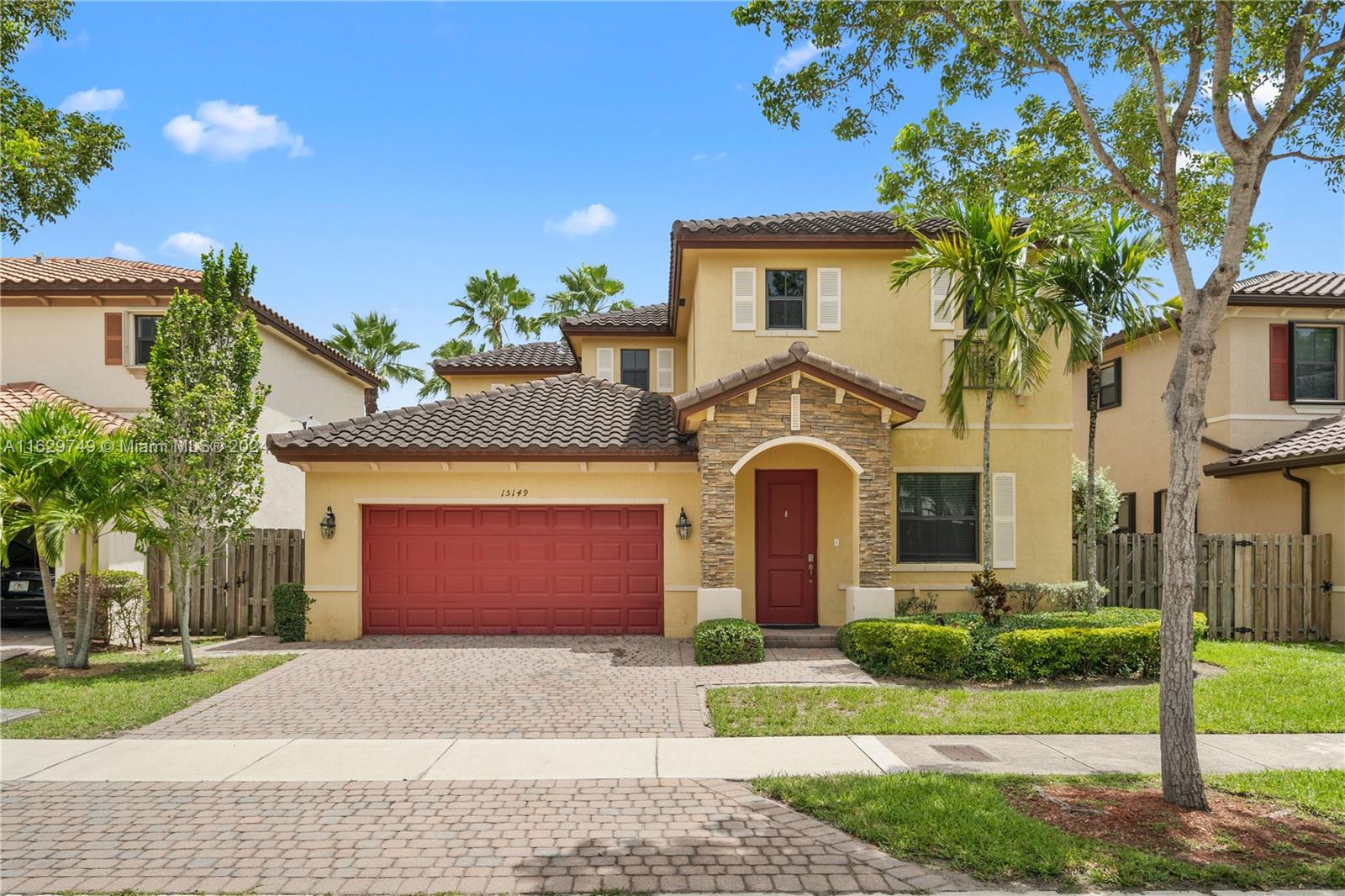 Rental Property at 15149 Sw 113th Ter Ter, Miami, Broward County, Florida - Bedrooms: 4 
Bathrooms: 4  - $4,800 MO.