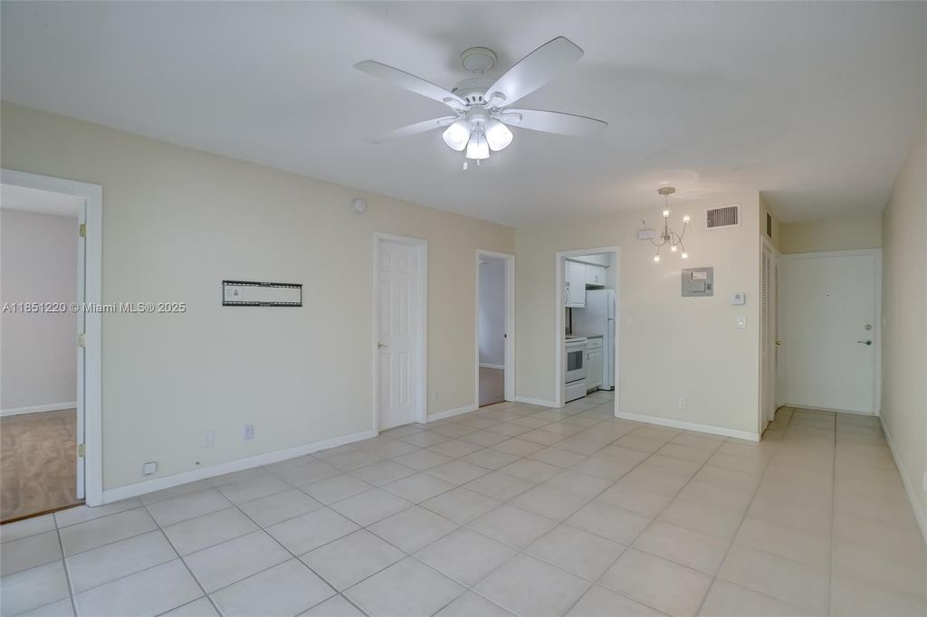 Photo of 2424 SE 17th St #B215, Fort Lauderdale, FL 33316 (MLS # A11851220)