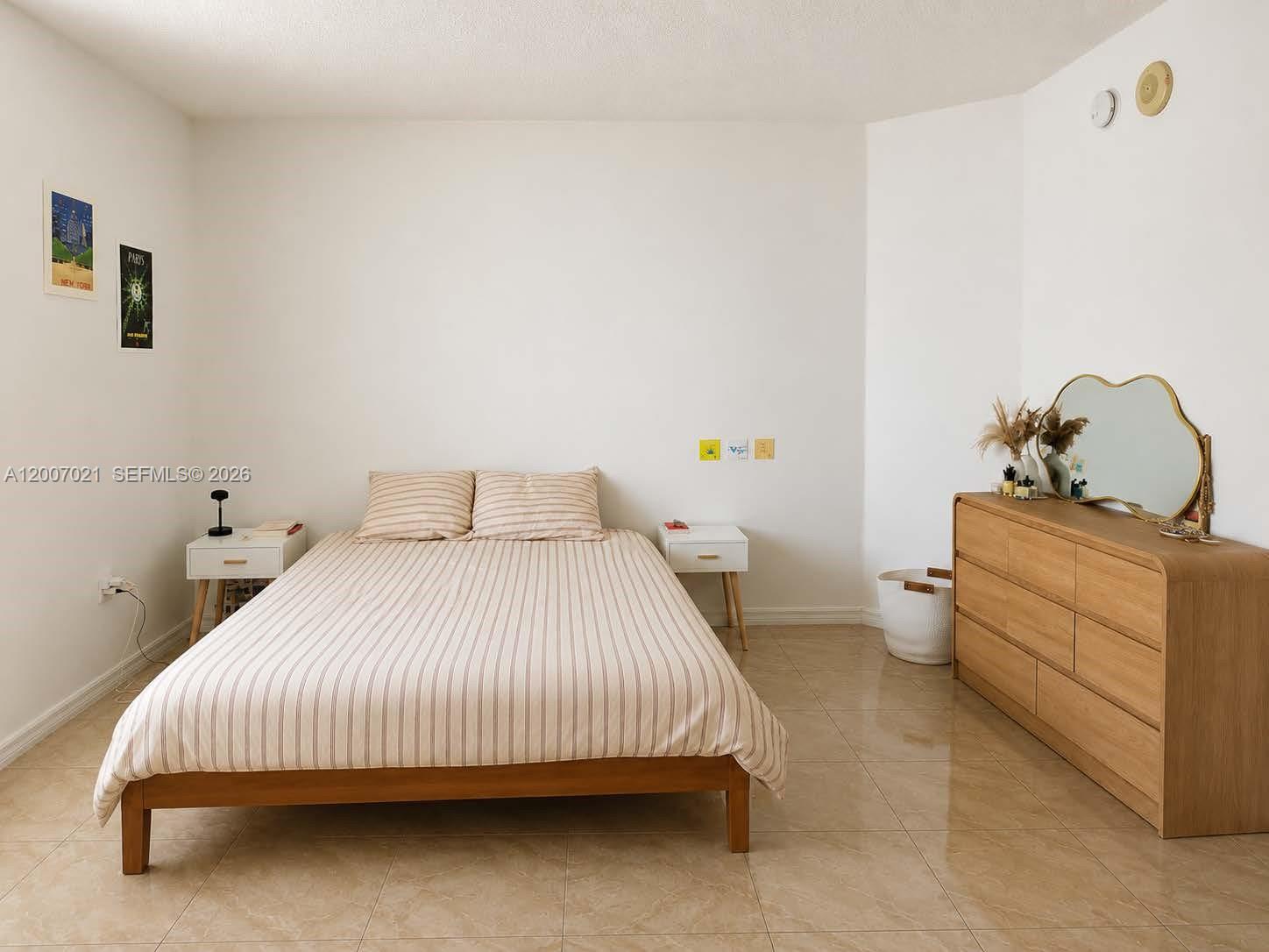 1800 BISCAYNE PLAZA CONDO - Residential