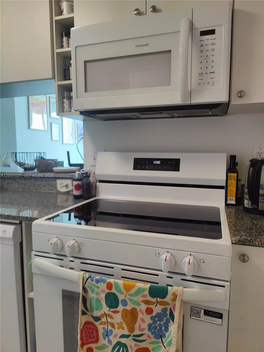1800 BISCAYNE PLAZA CONDO - Residential