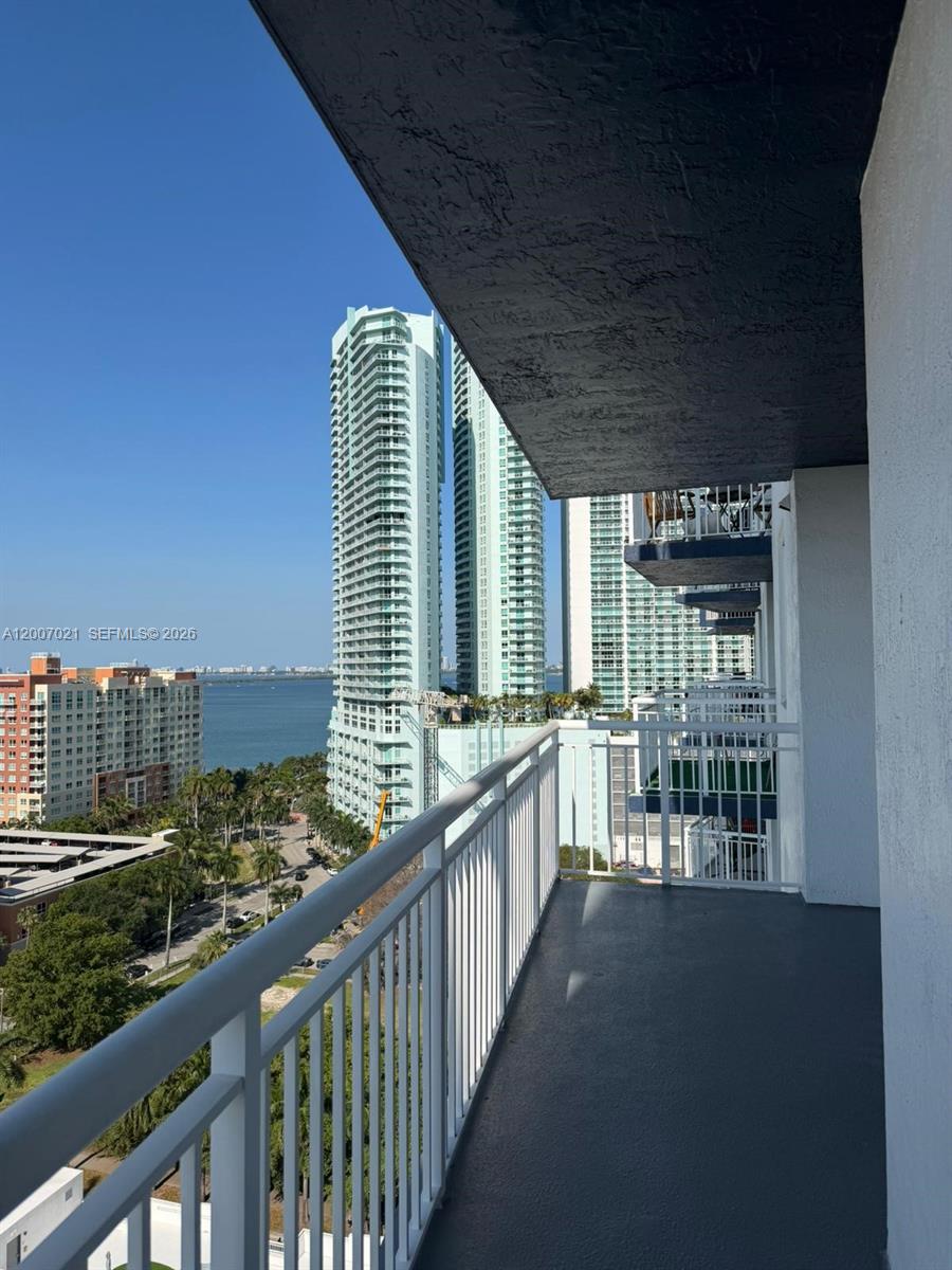1800 BISCAYNE PLAZA CONDO - Residential