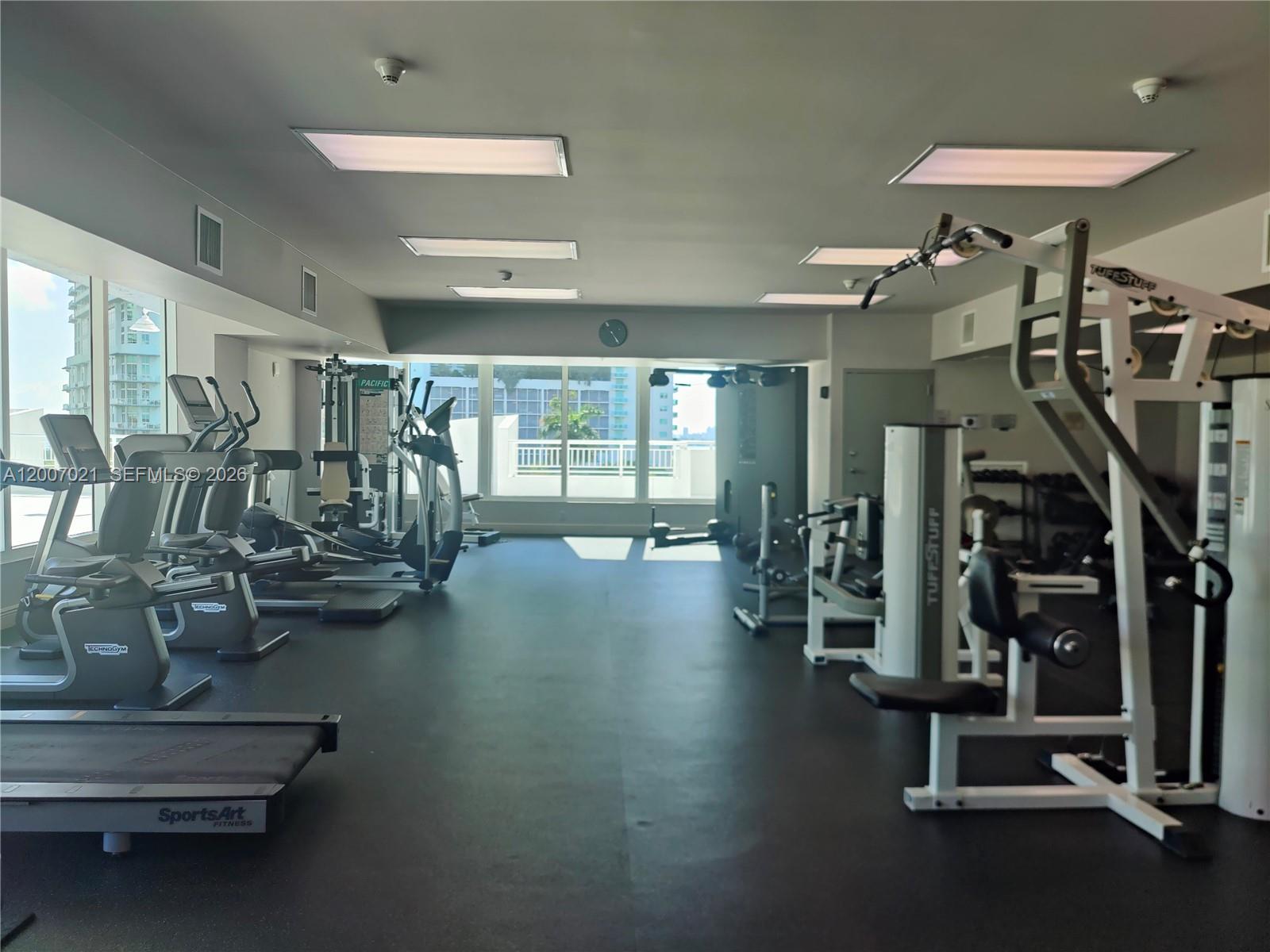 1800 BISCAYNE PLAZA CONDO - Residential