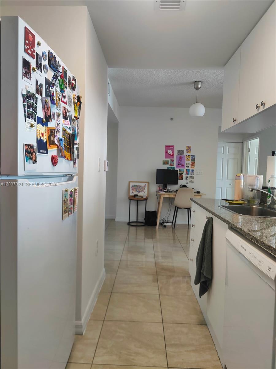 1800 BISCAYNE PLAZA CONDO - Residential