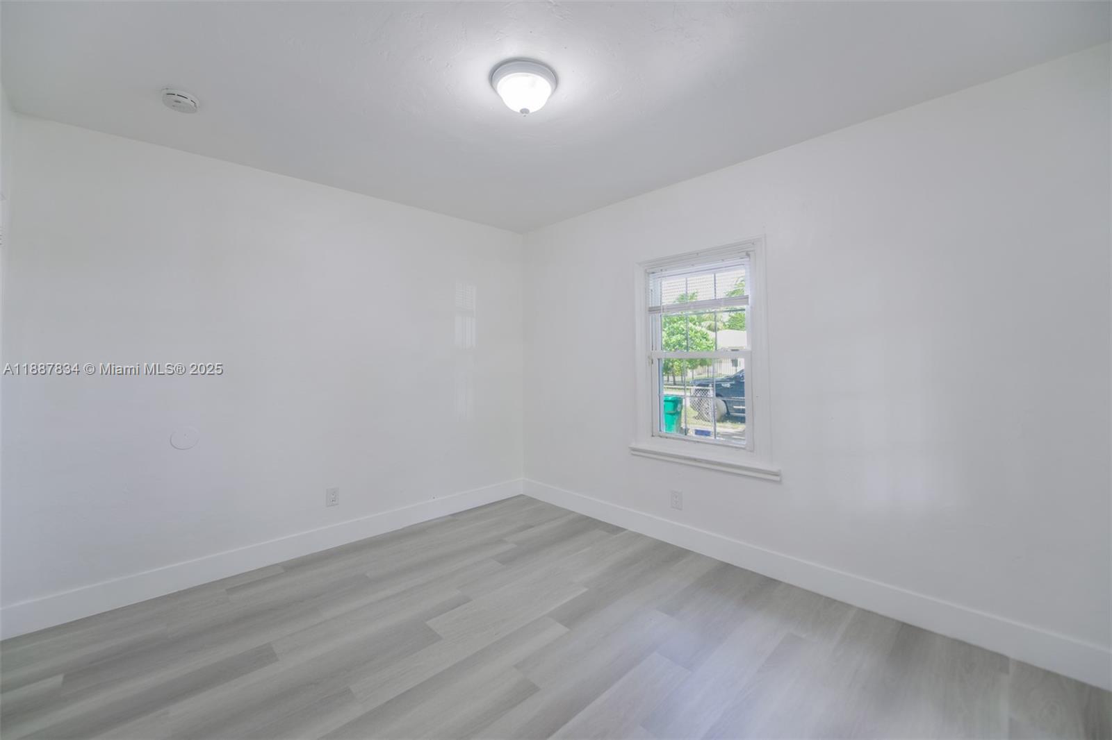 N MIAMI ESTATES - Residential