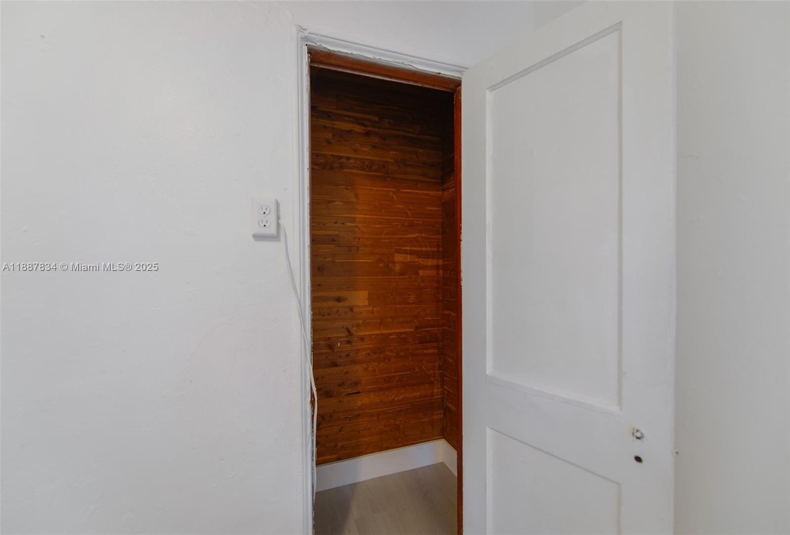 N MIAMI ESTATES - Residential