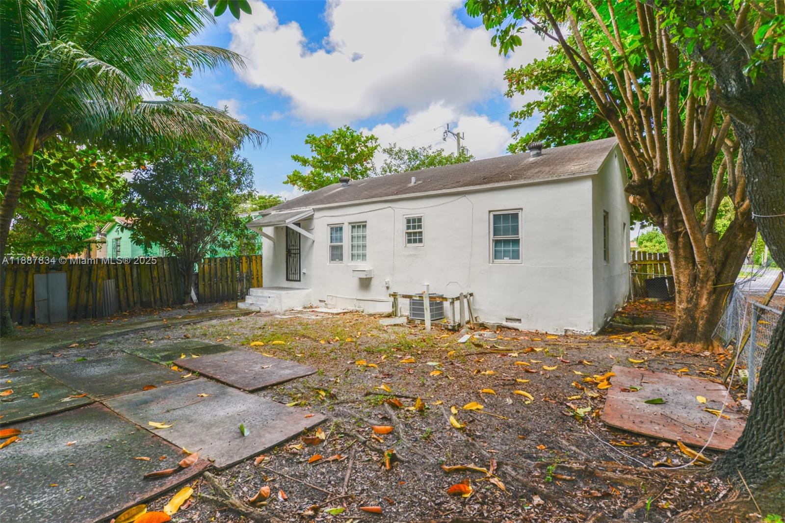 N MIAMI ESTATES - Residential