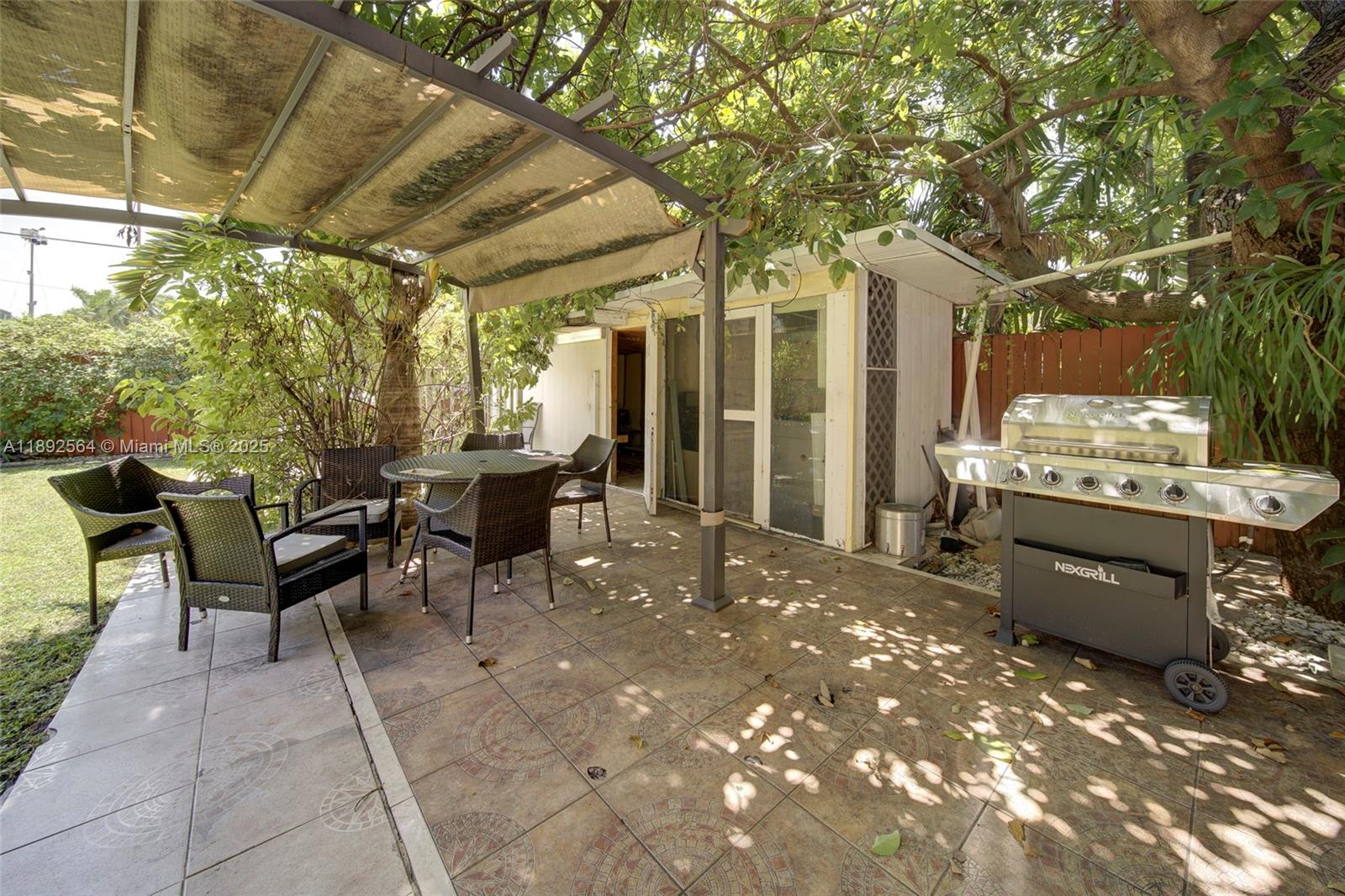 CORAL NOOK - Residential Lease