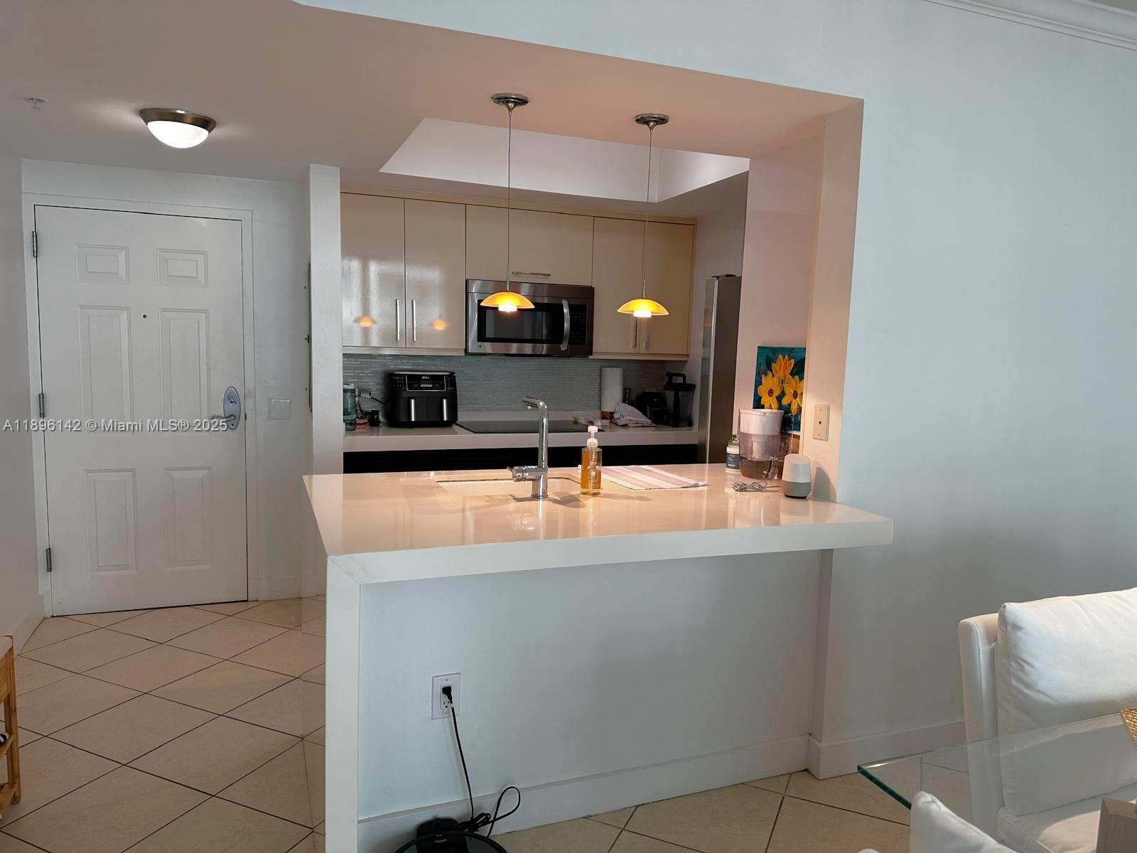 2000 N Bayshore Dr 625