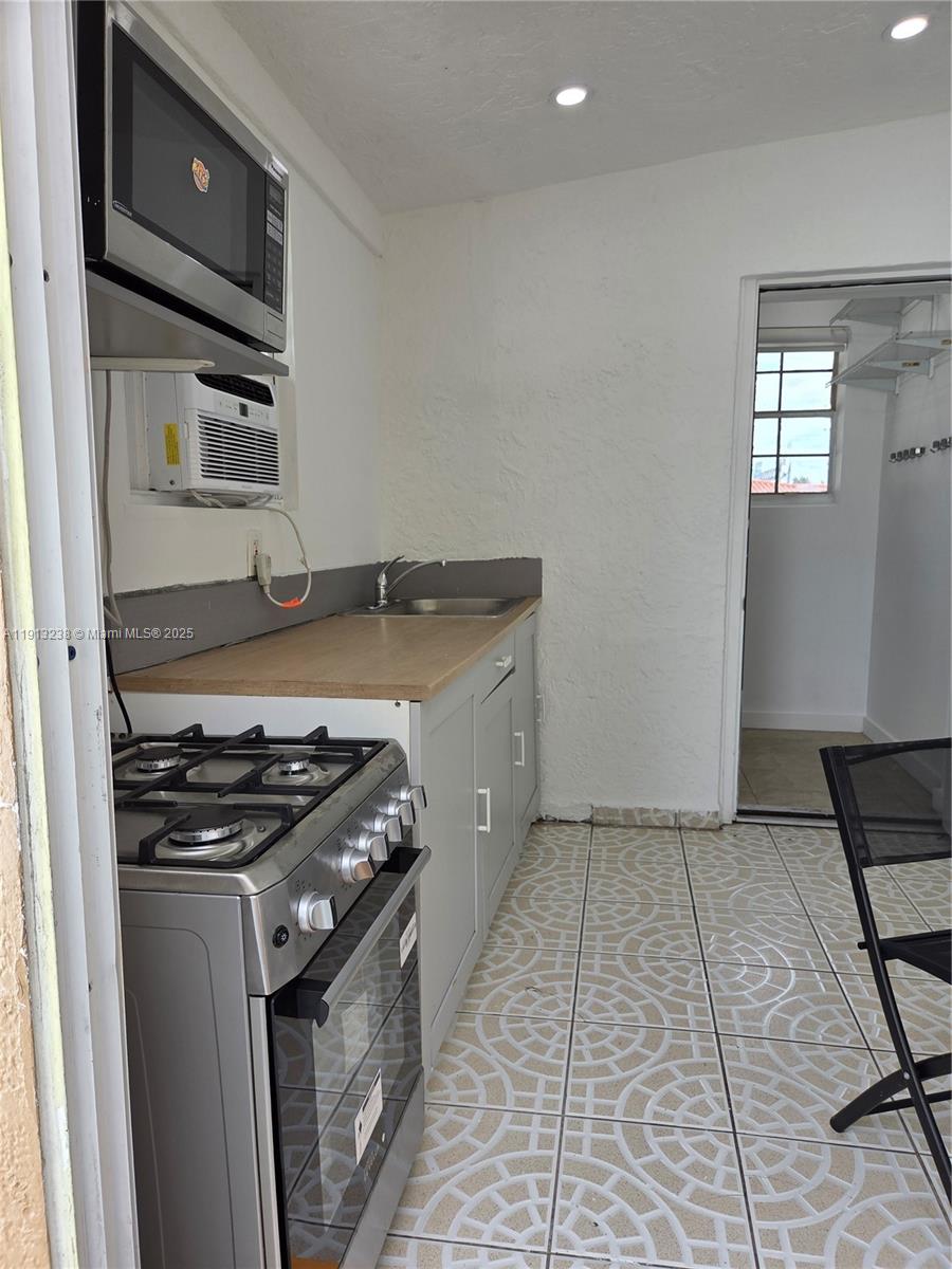 FLAGAMI 3RD ADDN - Residential Lease