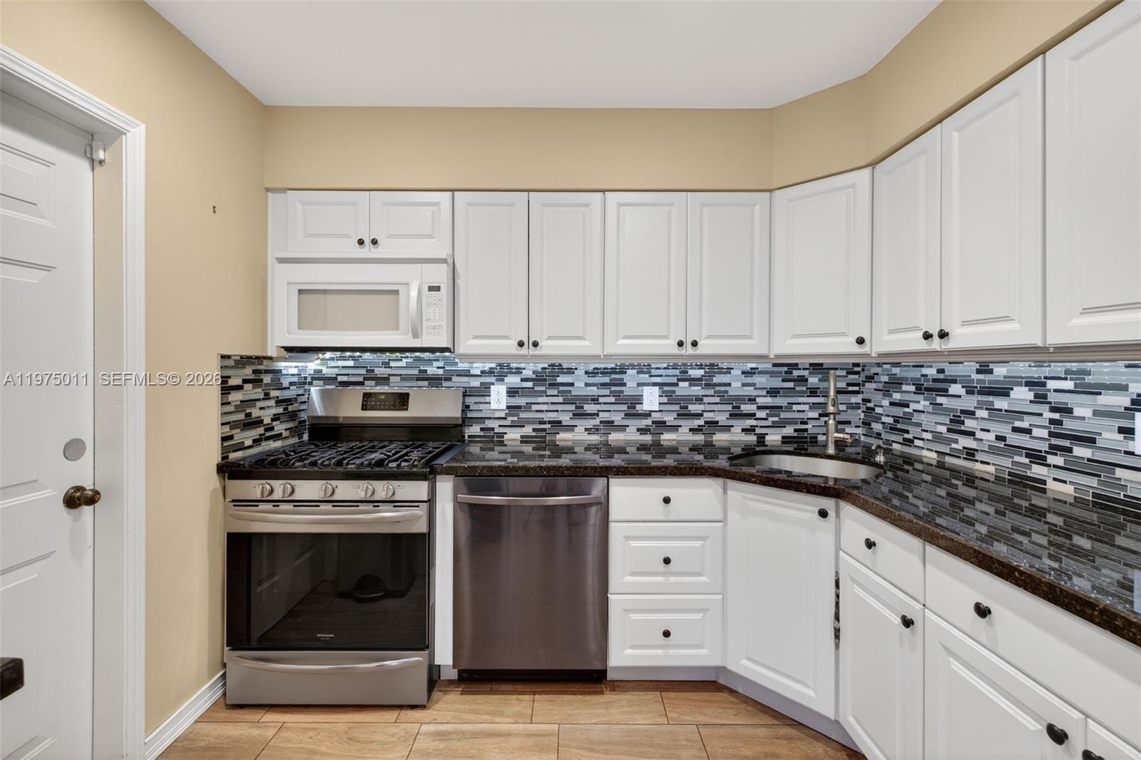 HOLLYWOOD PARK - Residential