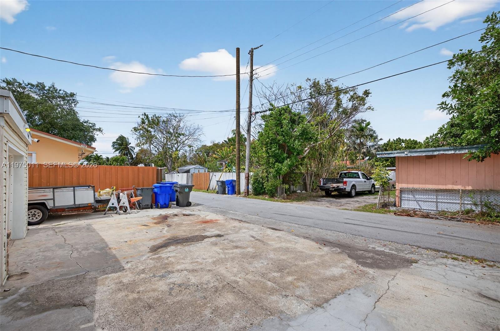 HOLLYWOOD PARK - Residential