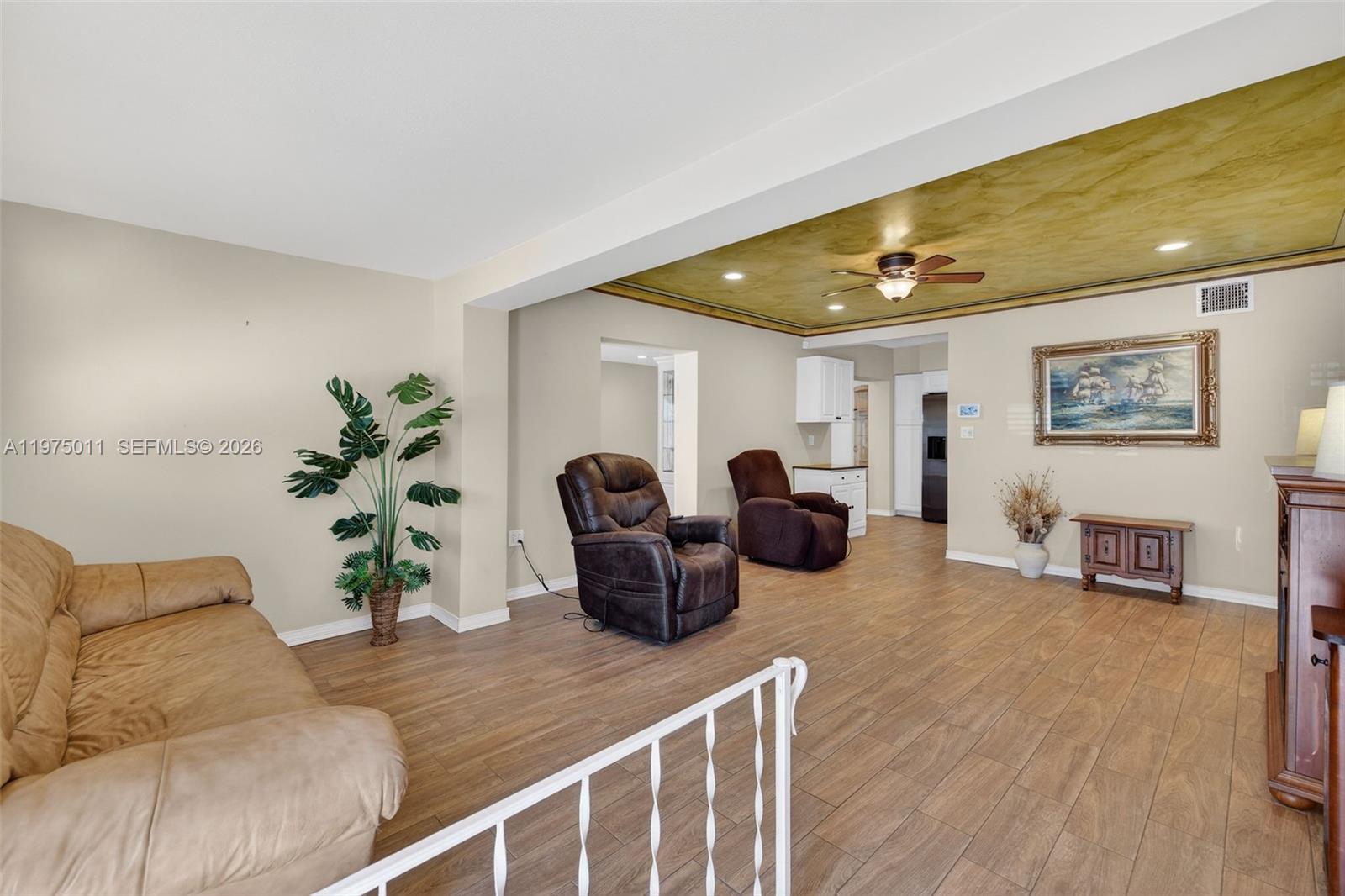 HOLLYWOOD PARK - Residential