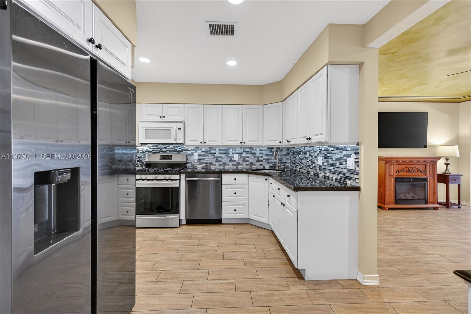 HOLLYWOOD PARK - Residential