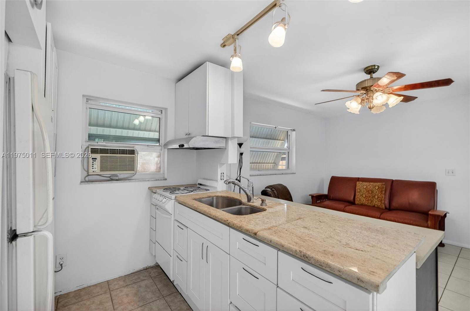 HOLLYWOOD PARK - Residential