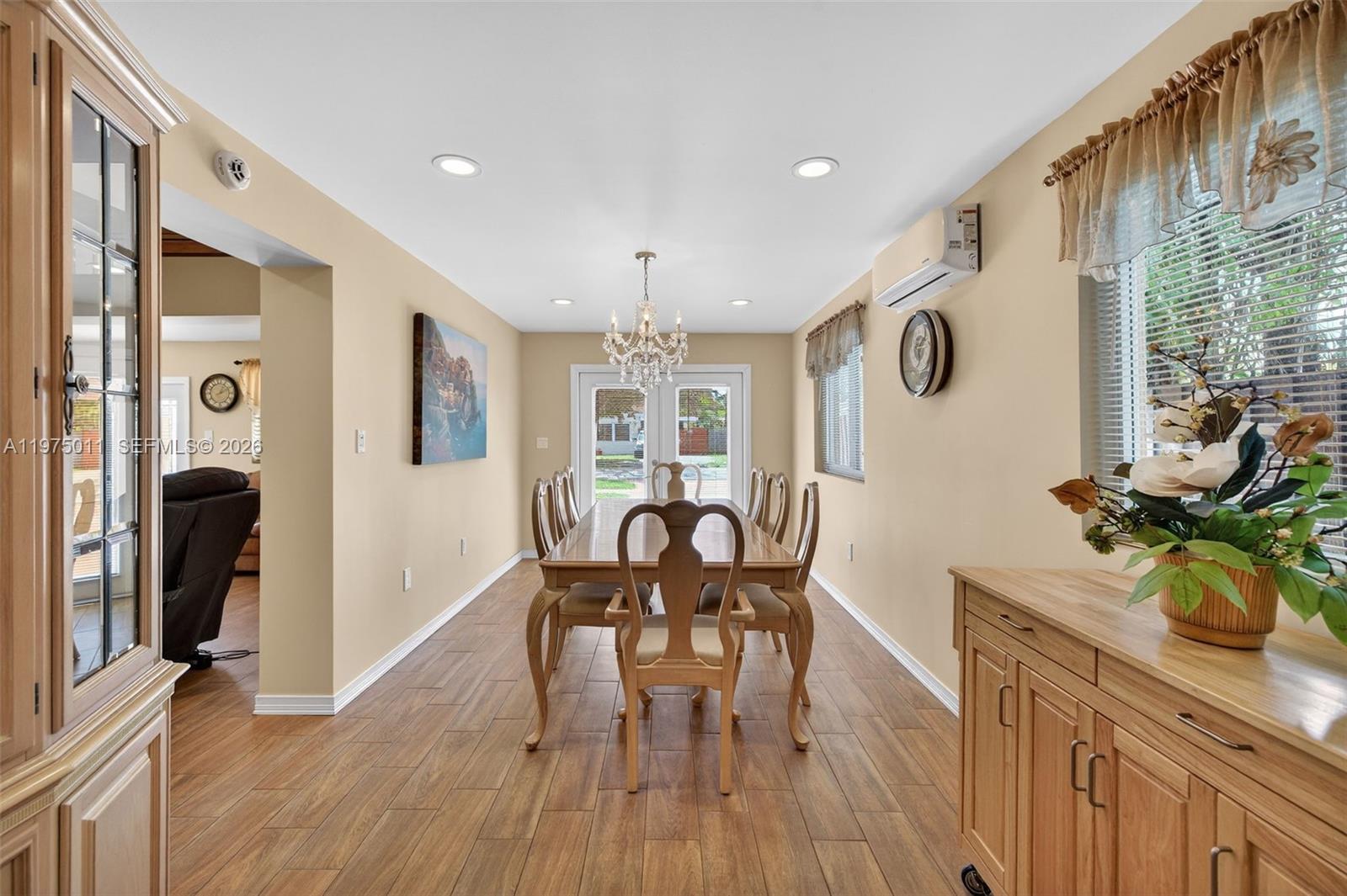 HOLLYWOOD PARK - Residential