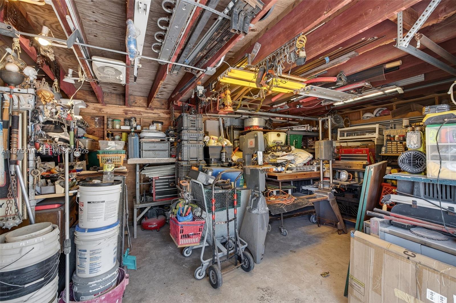 HOLLYWOOD PARK - Residential