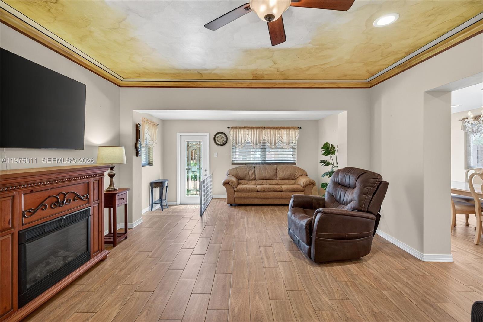 HOLLYWOOD PARK - Residential