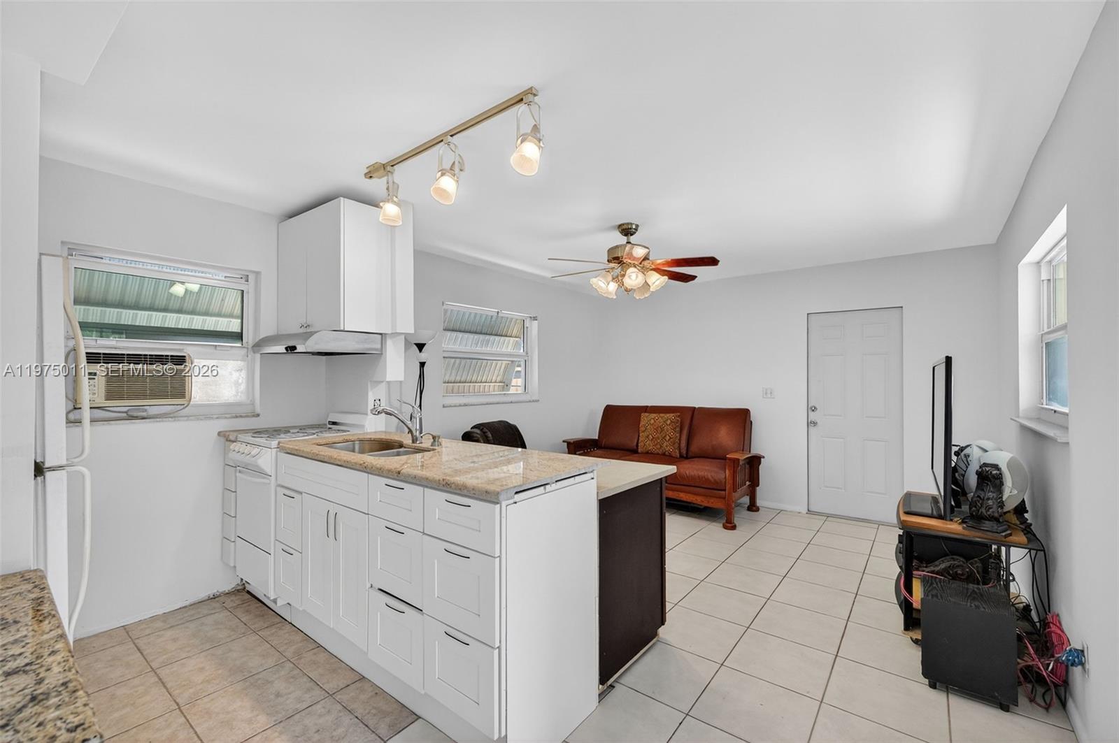 HOLLYWOOD PARK - Residential