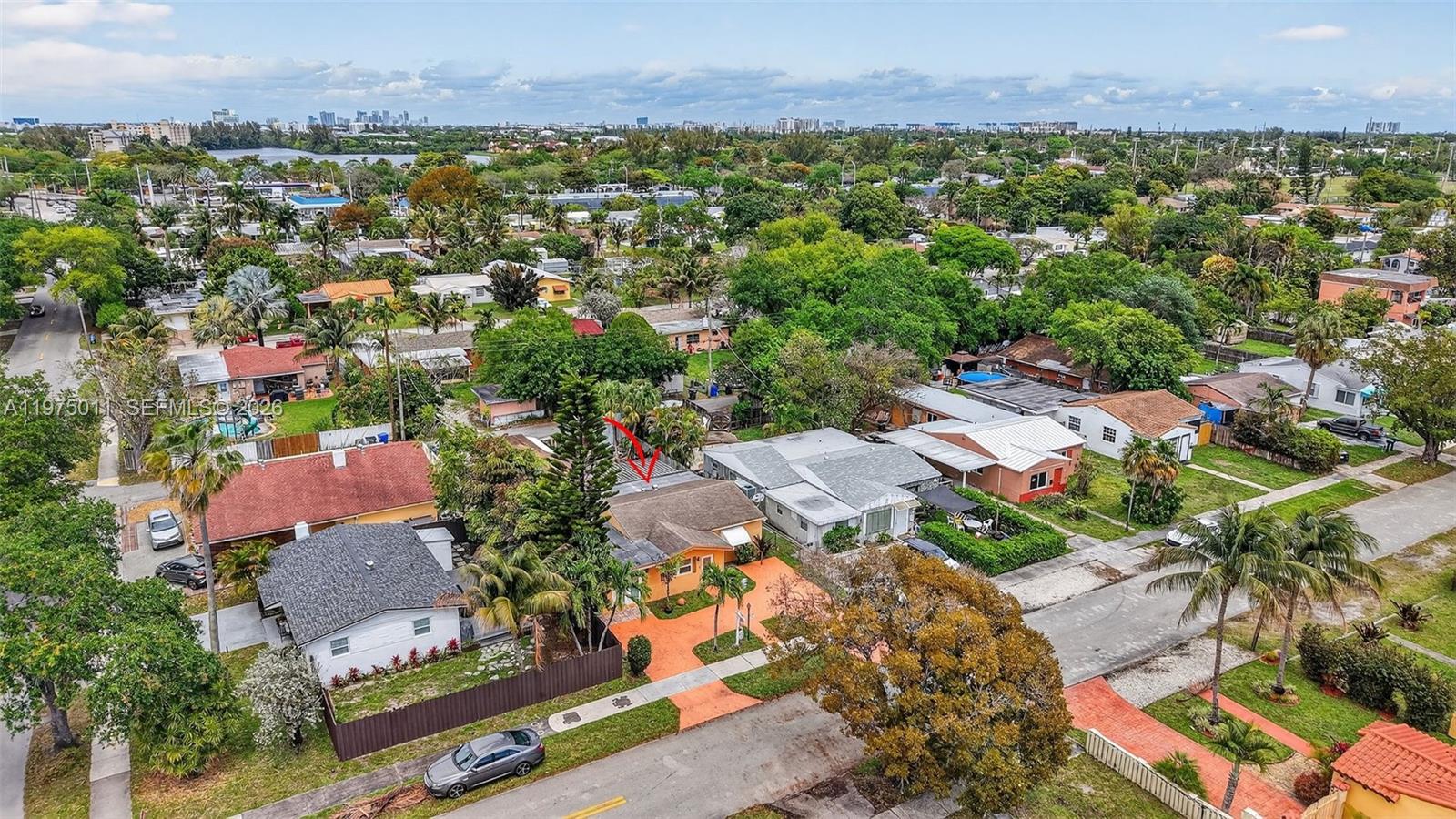 HOLLYWOOD PARK - Residential