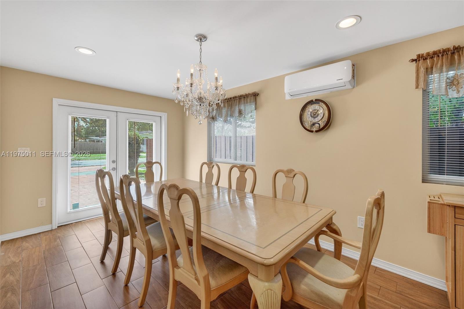 HOLLYWOOD PARK - Residential