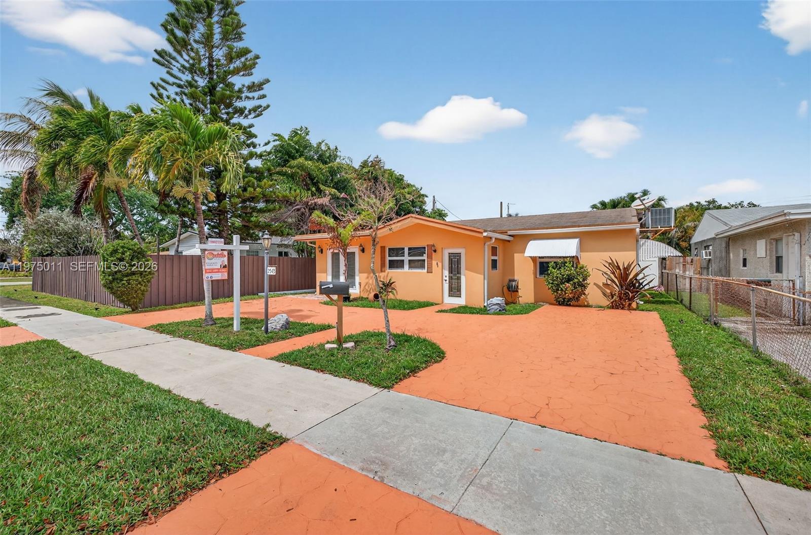 HOLLYWOOD PARK - Residential