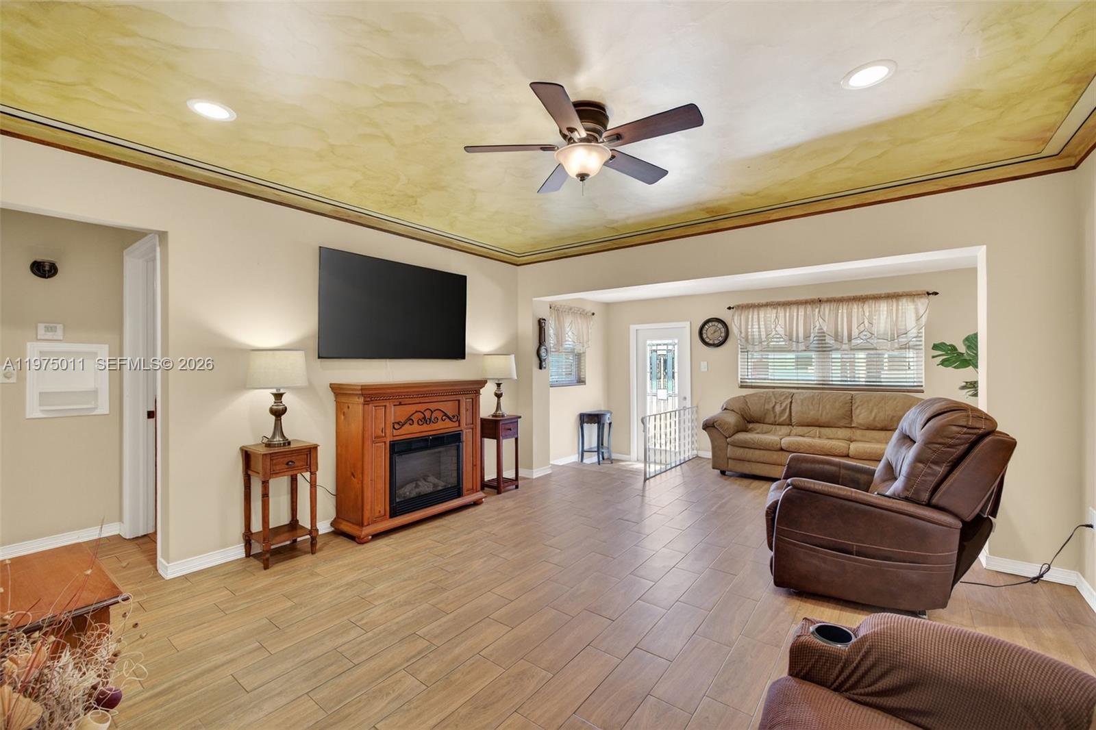 HOLLYWOOD PARK - Residential