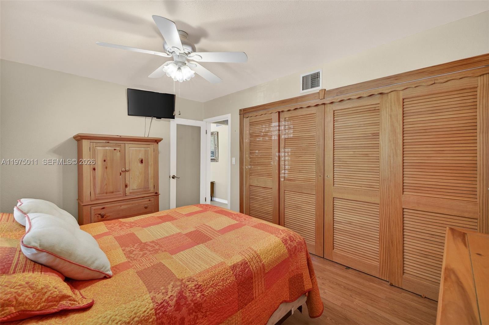 HOLLYWOOD PARK - Residential