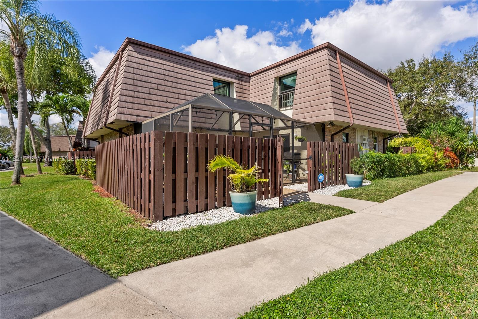 Property for Sale at 2571 Nw 99th Ave, Coral Springs, Broward County, Florida - Bedrooms: 2 
Bathrooms: 3  - $374,900