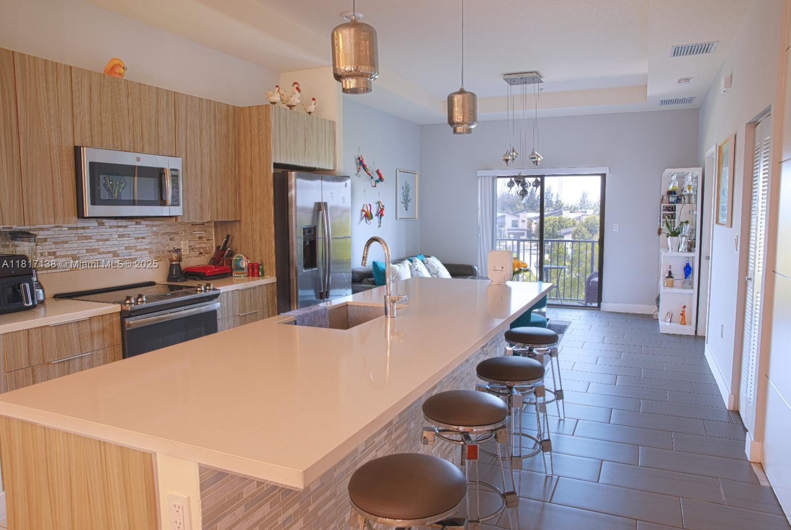 Rental Property at 7815 Nw 104th Ave 32, Doral, Miami-Dade County, Florida - Bedrooms: 2 
Bathrooms: 2  - $1,400 MO.