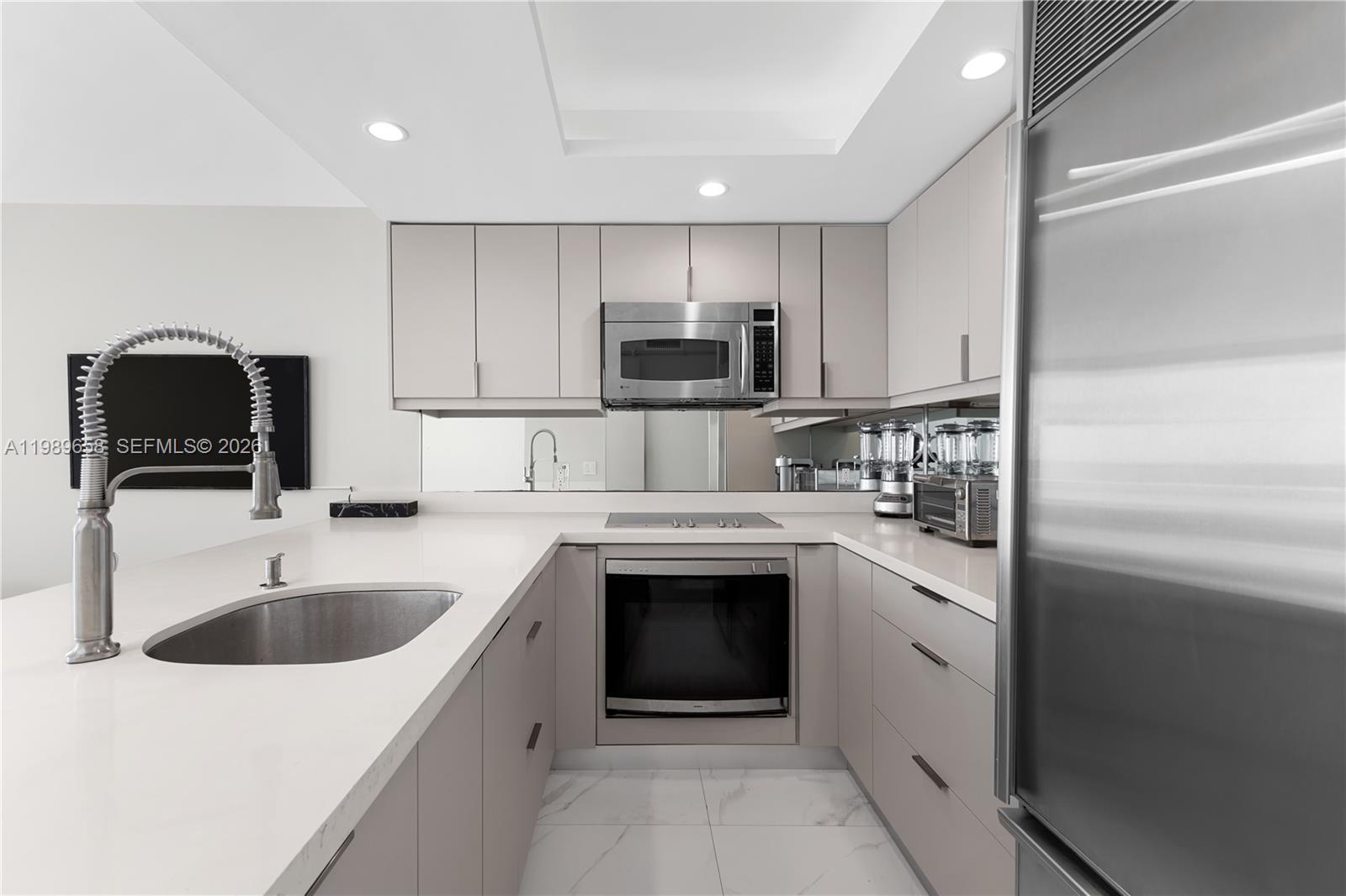 THE PRESIDENTIAL CONDO - Residential Lease