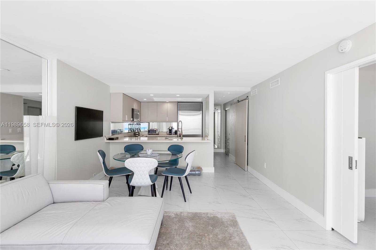 THE PRESIDENTIAL CONDO - Residential Lease