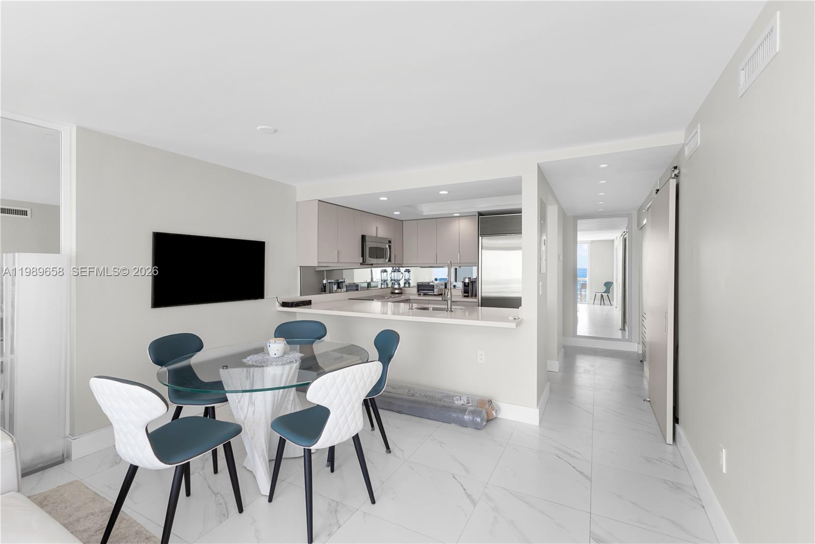 THE PRESIDENTIAL CONDO - Residential Lease