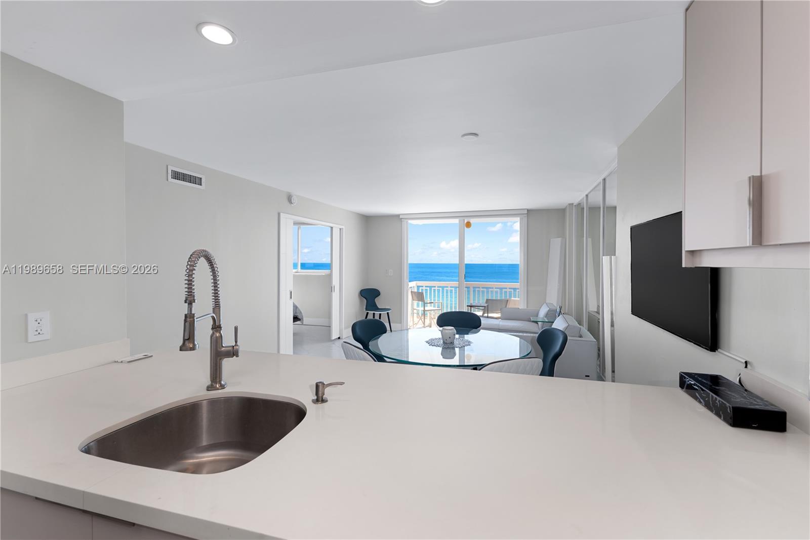 401 Ocean Dr 918