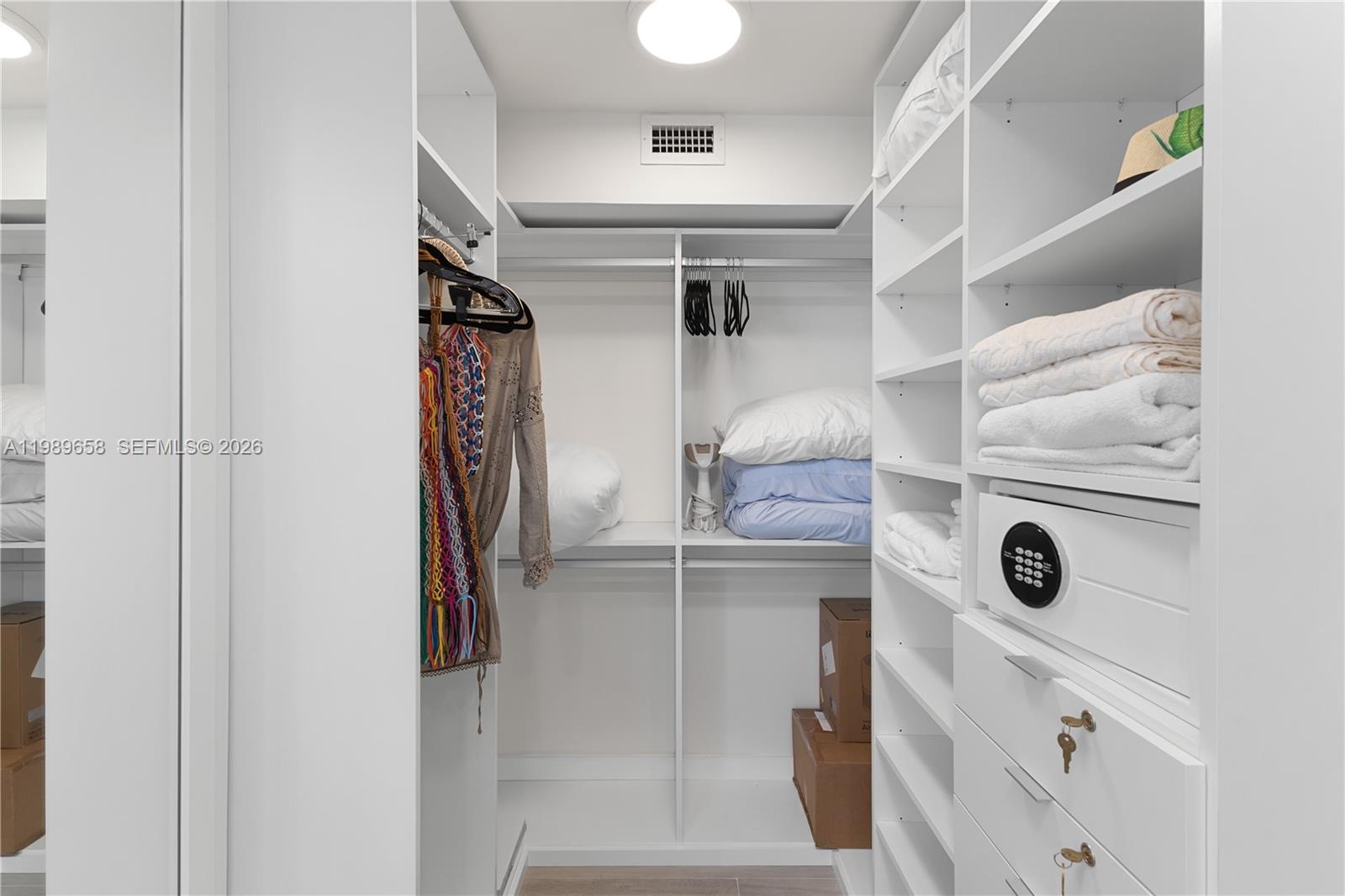 THE PRESIDENTIAL CONDO - Residential Lease