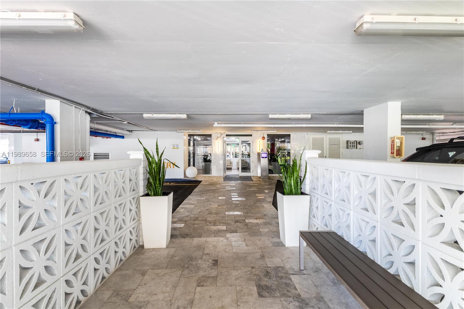 THE PRESIDENTIAL CONDO - Residential Lease