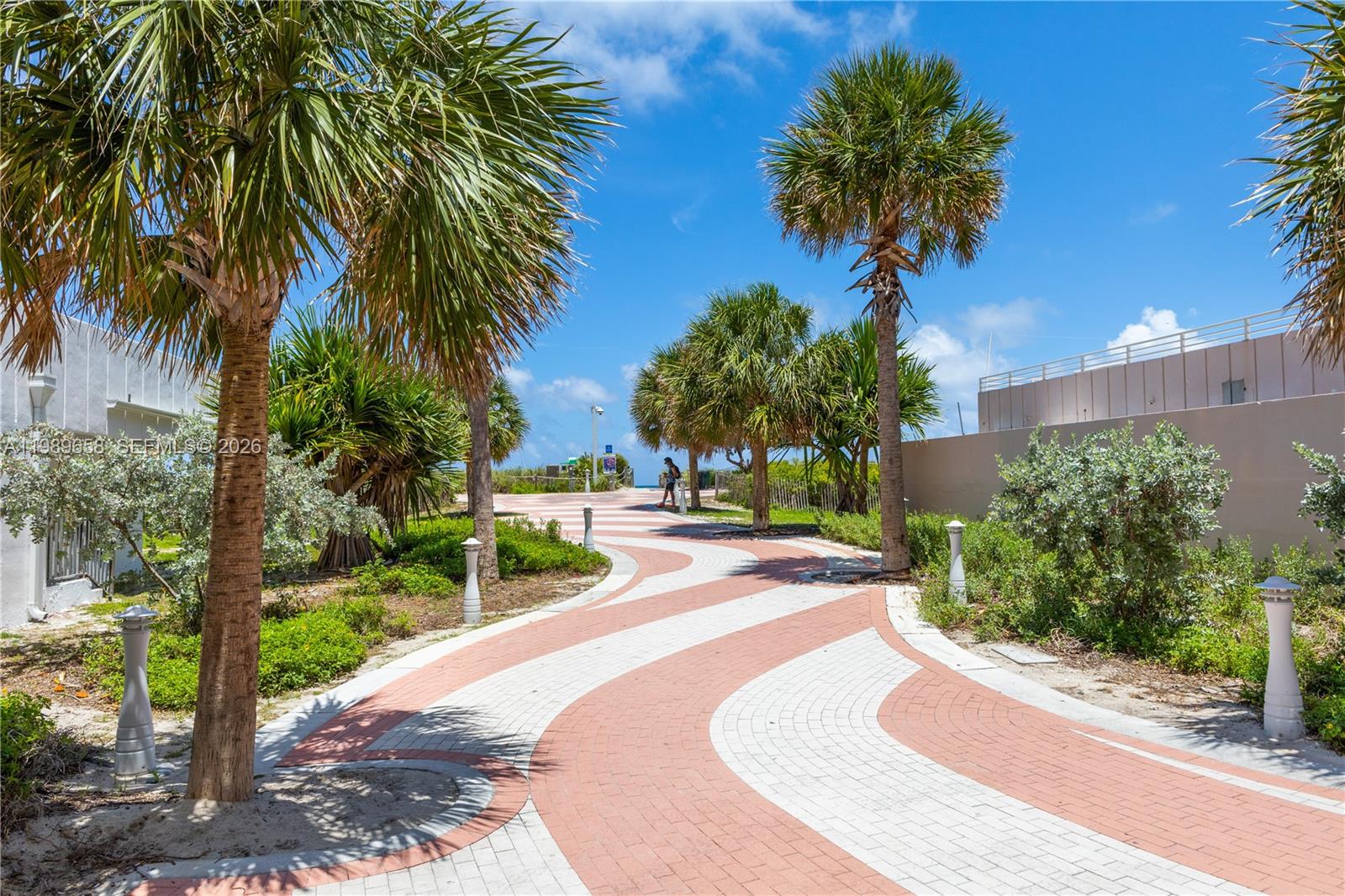 THE PRESIDENTIAL CONDO - Residential Lease