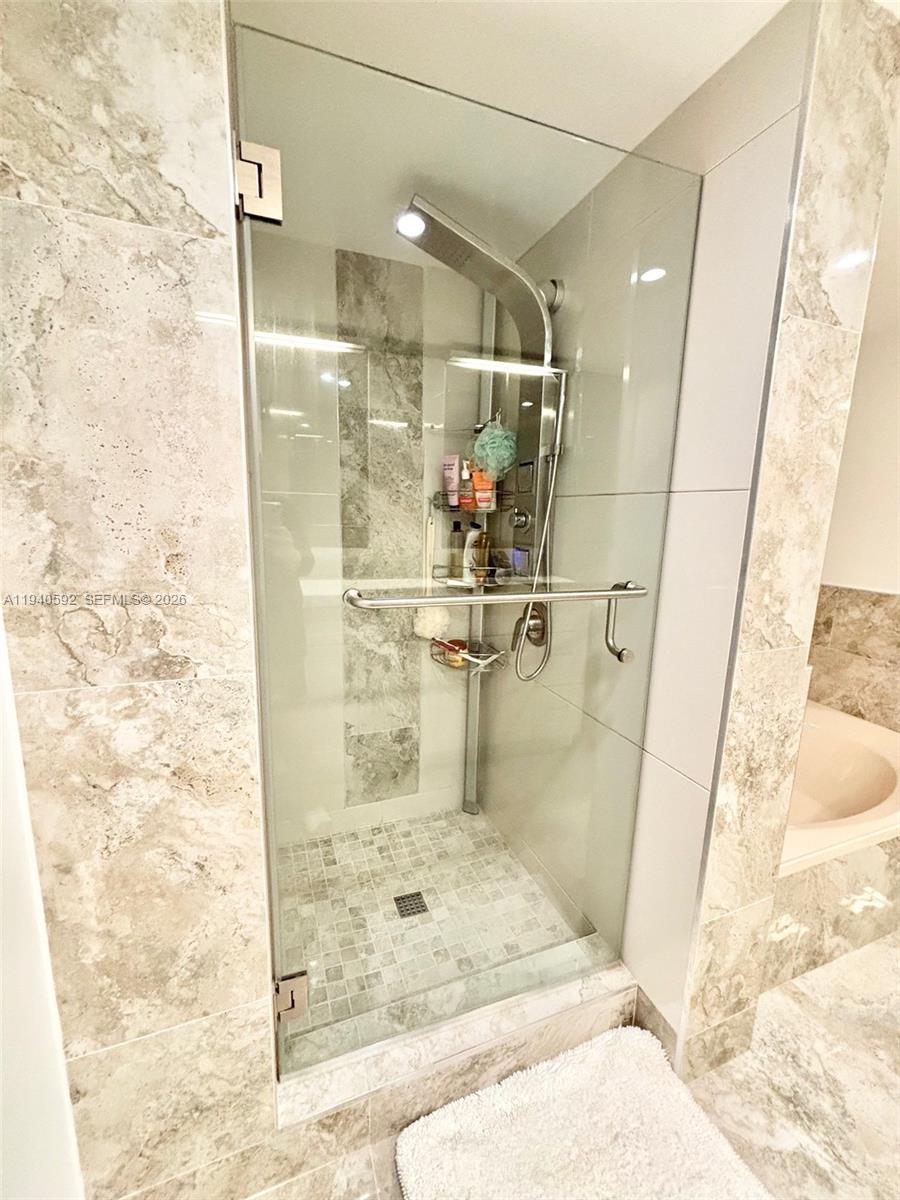 200 LESLIE CONDO - Residential